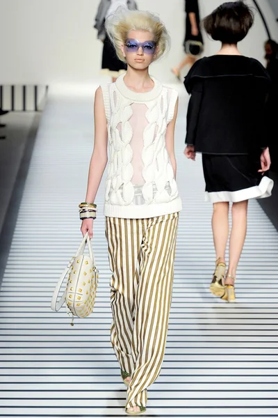 Look 8